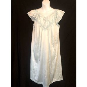 Vanity Fair Nylon Gown Size Medium